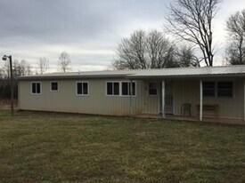 273 Brookins Ln in Dillwyn, VA - Building Photo