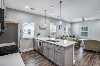 144 W 5th St-Unit -A in Kemah, TX - Building Photo - Building Photo