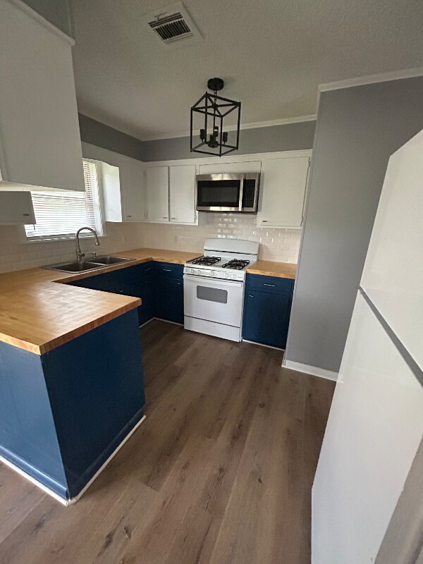 property at 320 Holly Ridge Dr