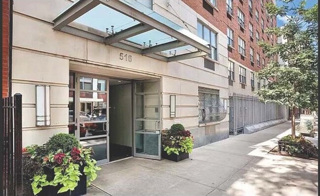 property at 516 W 47th St