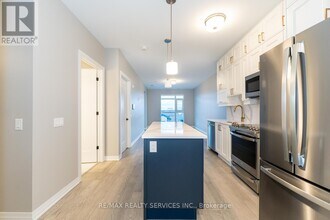 460-460 Gordon Krantz Ave in Milton, ON - Building Photo - Building Photo