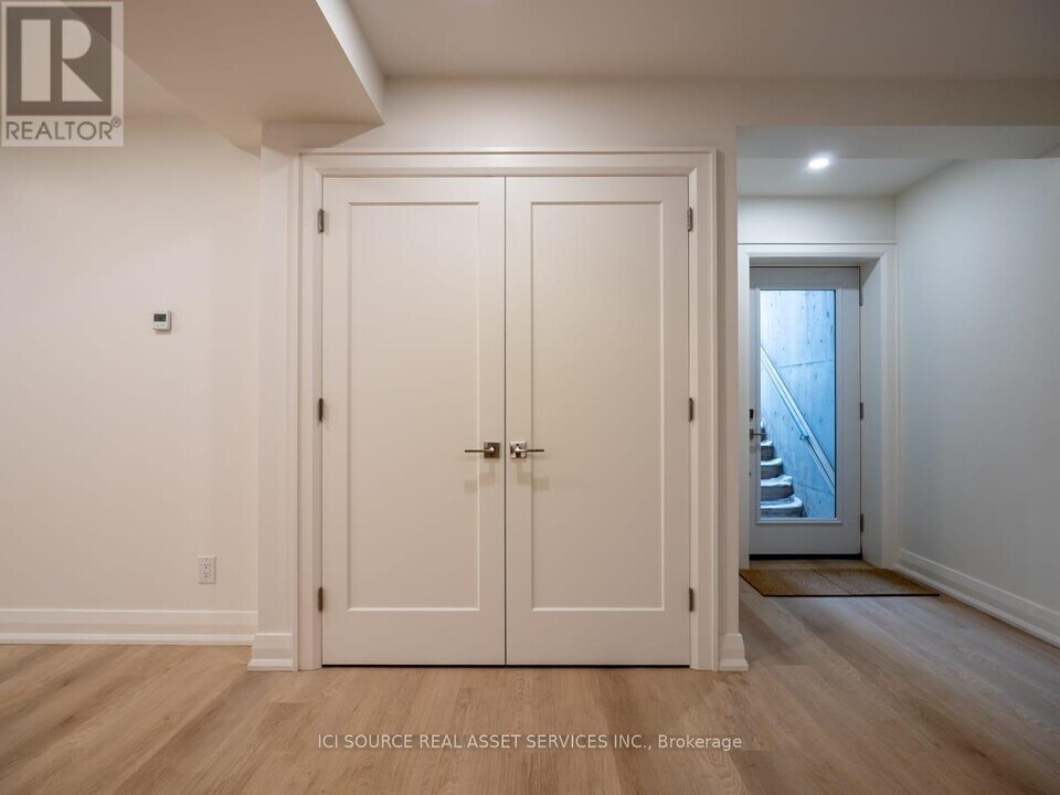 168 Annette St in Toronto, ON - Building Photo