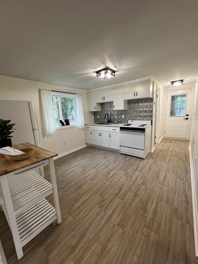 179 Garland Ave, Unit Unit #2 Upper