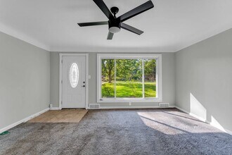 6775 Middlebrook Blvd in Middleburg Heights, OH - Building Photo - Building Photo