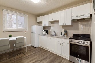 Aiva Manor in Edmonton, AB - Building Photo - Building Photo