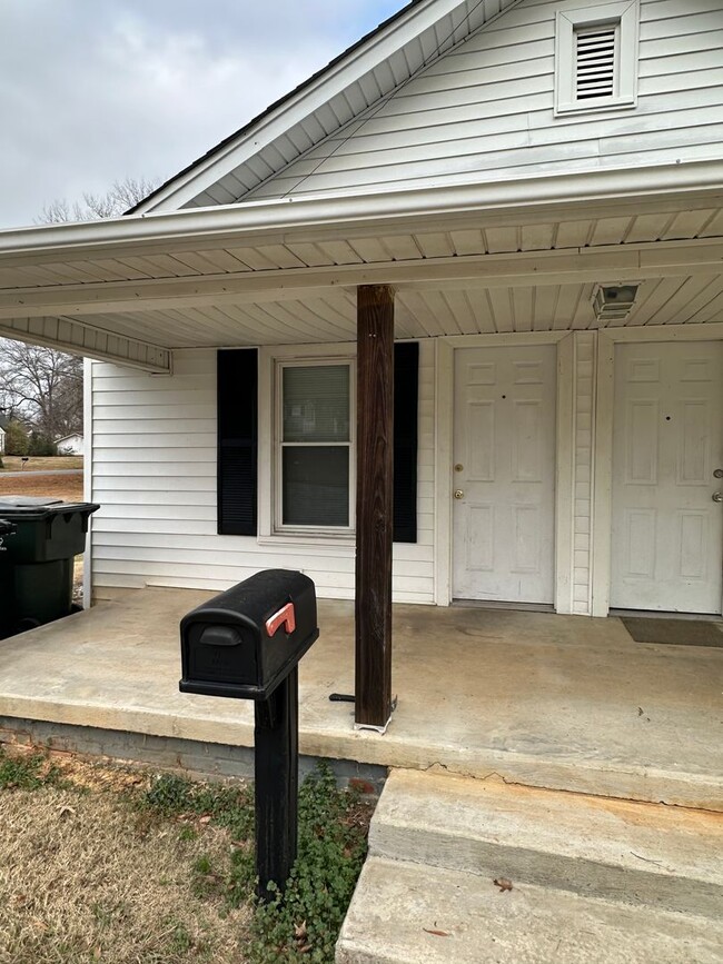 359 Harden St in Burlington, NC - Building Photo - Building Photo