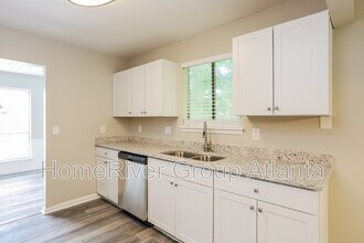 299 Park Ridge Ct in Riverdale, GA - Building Photo - Building Photo