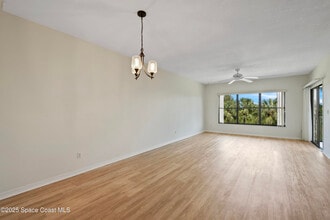 6165 S Mirror Lake Dr in Sebastian, FL - Foto de edificio - Building Photo