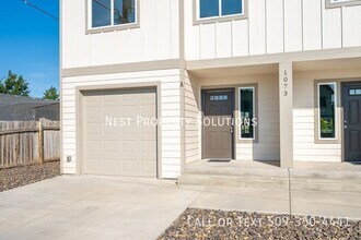 1070 S Grand Dr in Moses Lake, WA - Building Photo - Building Photo