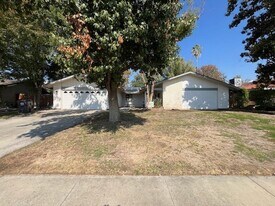 7009 Ranch House Rd in Bakersfield, CA - Building Photo