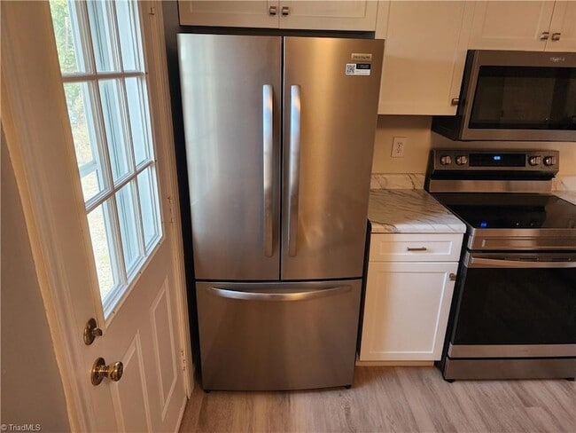 148 Churchill Ln in Mount Airy, NC - Foto de edificio - Building Photo