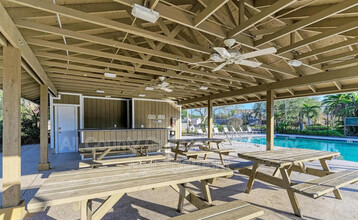 4907 82nd Pl E in Sarasota, FL - Foto de edificio - Building Photo
