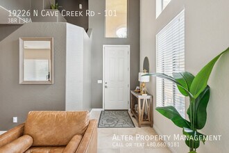 19226 N Cave Creek Rd in Phoenix, AZ - Building Photo - Building Photo