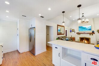 8818 Rosewood Ave in West Hollywood, CA - Building Photo - Building Photo