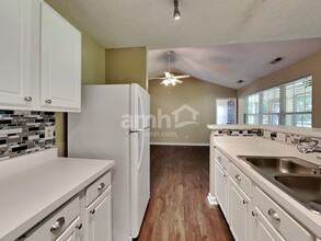 1103 Poplar Ridge Rd in Fuquay Varina, NC - Foto de edificio - Building Photo