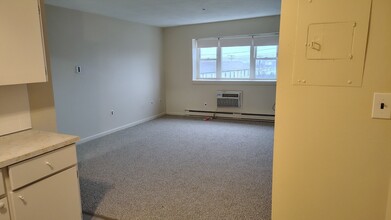 24 Field St in Quincy, MA - Foto de edificio - Building Photo