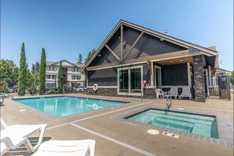 Silverplace Apartment Homes in Silverton, OR - Foto de edificio - Building Photo