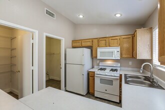 9099 Lava Bluff Ct in Las Vegas, NV - Building Photo - Building Photo