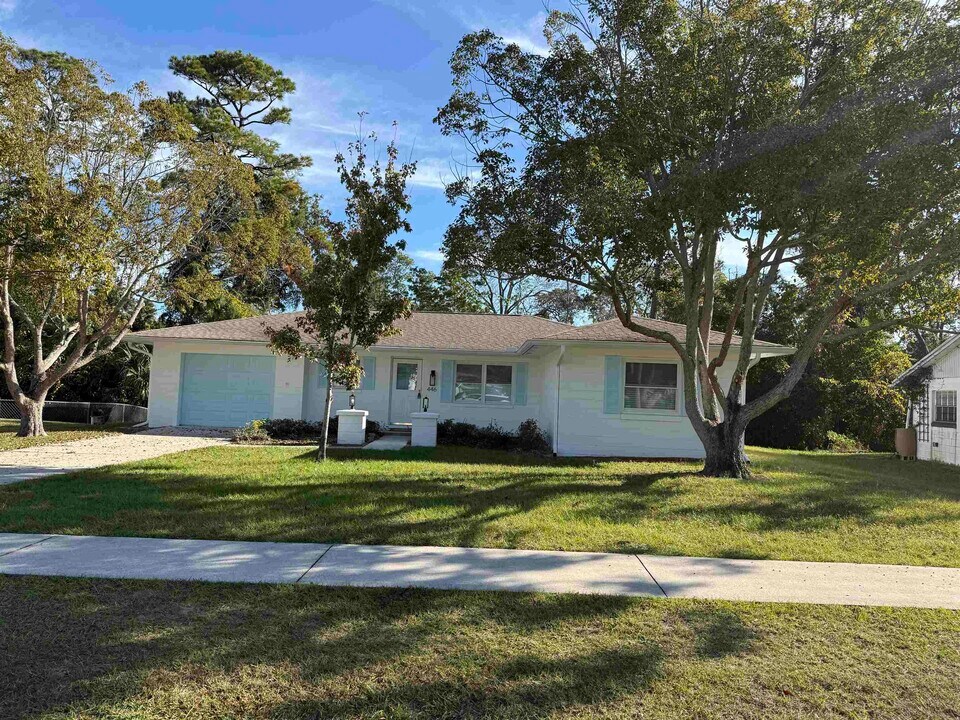 446 Casuarina Cir in St. Augustine, FL - Building Photo