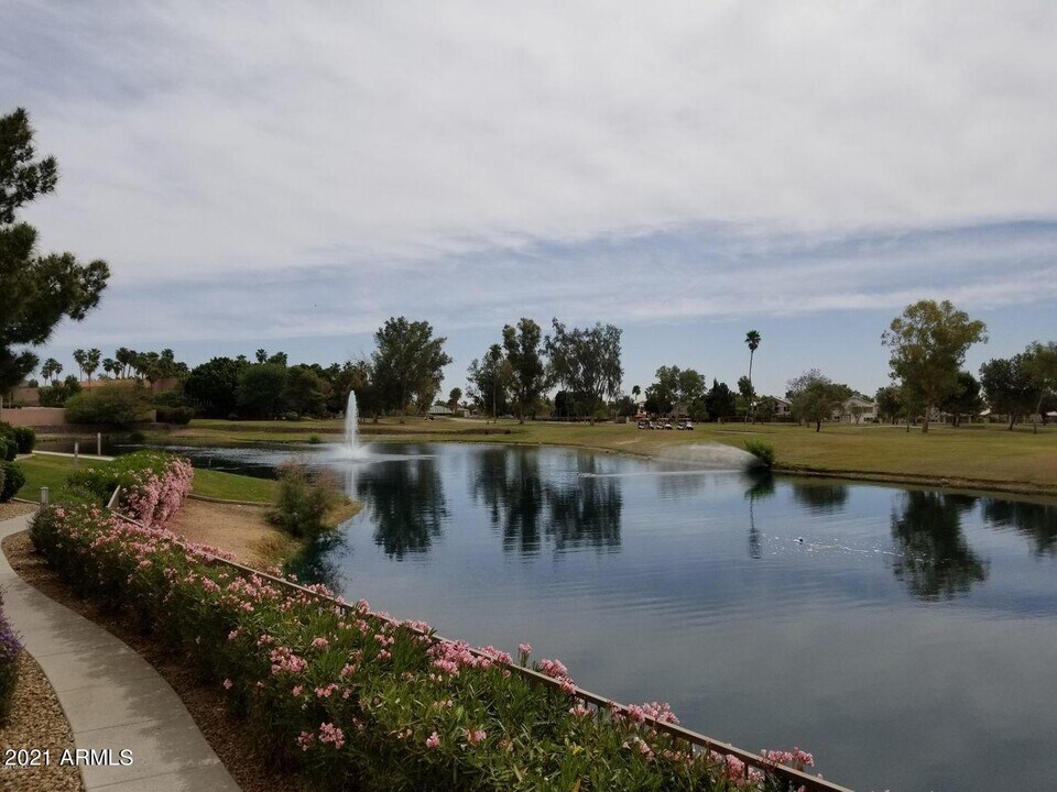 7401 W Arrowhead Clubhouse Dr-Unit -1085 in Glendale, AZ - Building Photo
