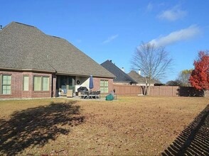 9525 Rochel Dr in Shreveport, LA - Foto de edificio - Building Photo