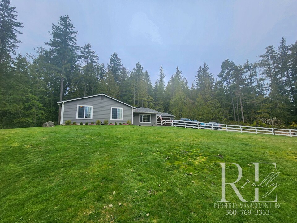 7331 Fishhook Ln NW in Silverdale, WA - Building Photo