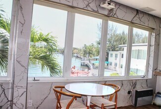 4710 Pine Tree Dr in Miami Beach, FL - Building Photo - Building Photo