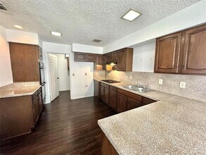 13217 Fall Manor Dr in Dallas, TX - Building Photo - Building Photo