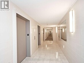 155 Hillcrest Ave in Mississauga, ON - Building Photo - Building Photo