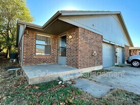 200 Barrett Pl in Edmond, OK - Building Photo