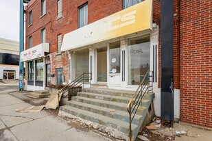6190 Décarie Boul in Montréal, QC - Building Photo