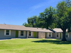 Aberdeen Acres in San Antonio, TX - Building Photo - Building Photo