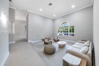 1033 Almeria Ave in Coral Gables, FL - Building Photo - Building Photo