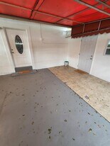 2880 NW 56th St in Miami, FL - Building Photo