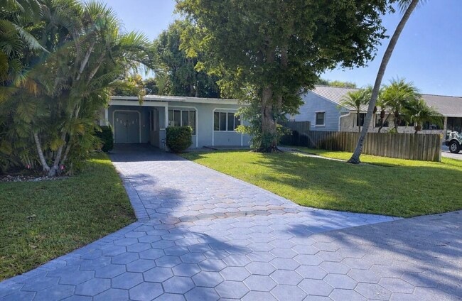 712 NE 10th Ave in Pompano Beach, FL - Building Photo - Building Photo