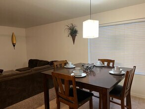 13822 Ralph H Way in Herriman, UT - Foto de edificio - Building Photo