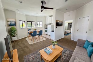 1341 N Bronson Ave, Unit 6 in Los Angeles, CA - Building Photo