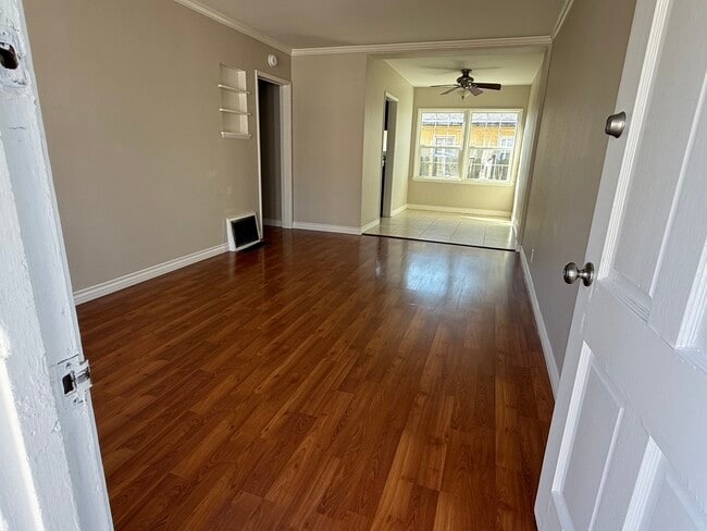 1213 W Victory Blvd in Burbank, CA - Building Photo - Building Photo