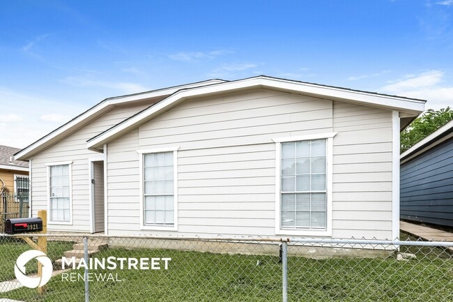 9921 Cedar Mountain Cir, Unit SG-06C7 in Dallas, TX - Building Photo - Building Photo