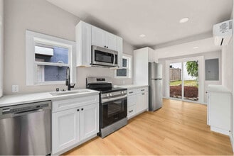 8145 9th Ave SW in Seattle, WA - Building Photo - Building Photo