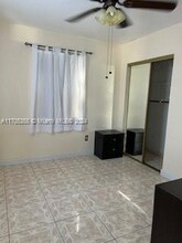 10215 SW 212th St in Cutler Bay, FL - Foto de edificio - Building Photo