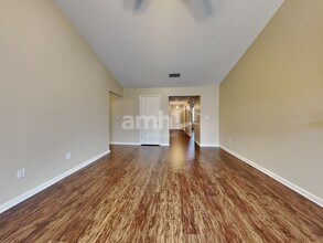 530 Fallen Timbers Dr in Orange Park, FL - Foto de edificio - Building Photo