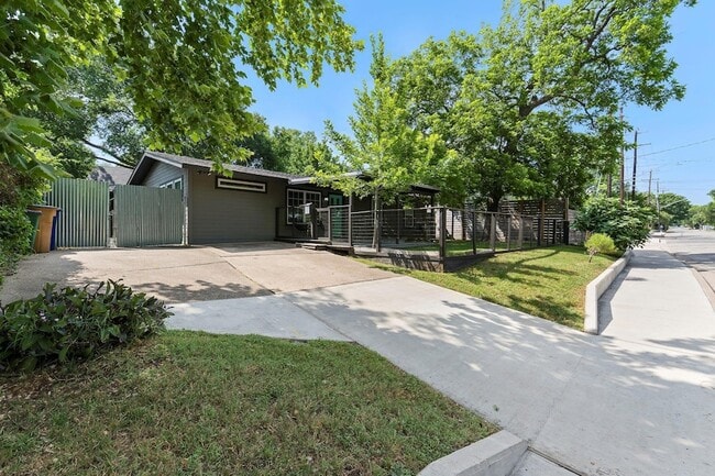 property at 3307 Garden Villa Ln