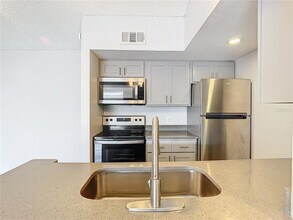 5144 Conroy Rd in Orlando, FL - Building Photo - Building Photo