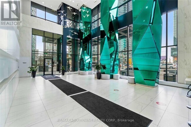 352 Front St W in Toronto, ON - Building Photo - Building Photo