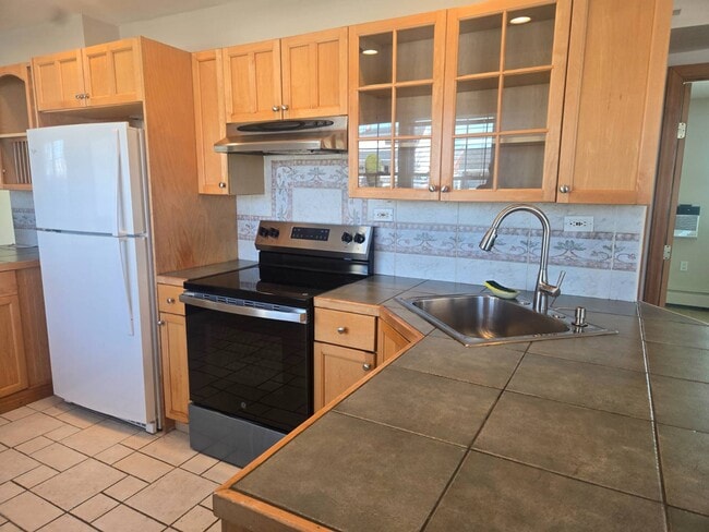 94 Swan Ln in Levittown, NY - Building Photo - Building Photo
