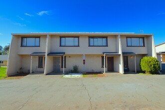 1250-1282 Wurch Way in Redding, CA - Foto de edificio - Building Photo