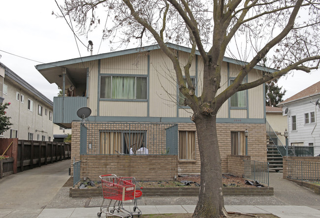 2040 Buena Vista Ave in Alameda, CA - Building Photo - Building Photo