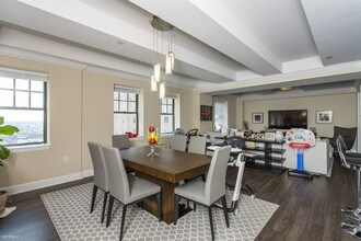 1701 Locust St in Philadelphia, PA - Building Photo - Building Photo