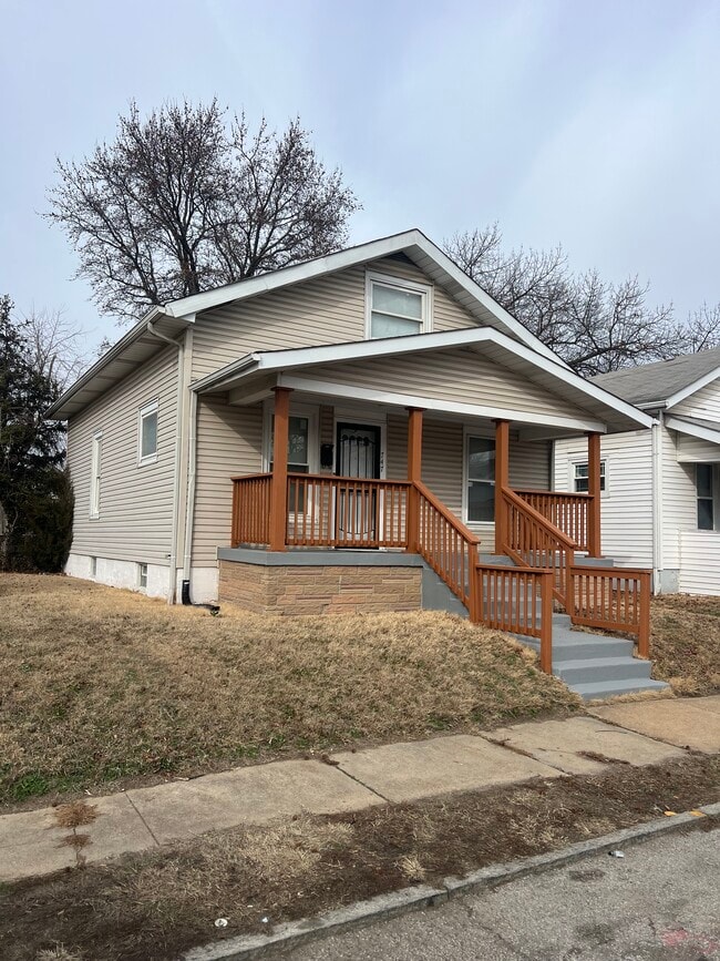 747 Ponce Ave in St. Louis, MO - Foto de edificio - Building Photo